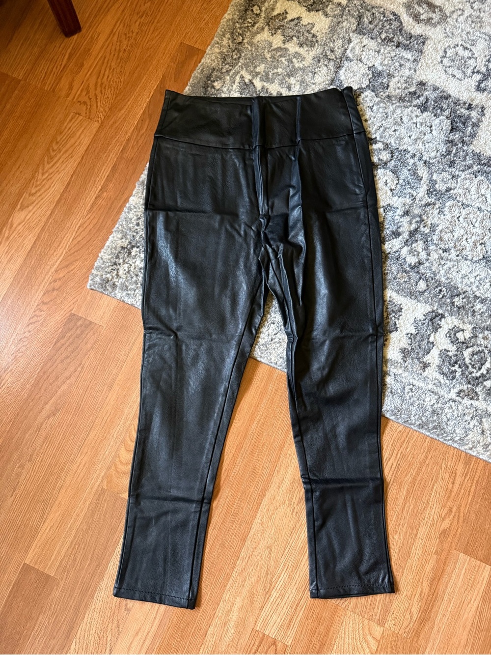 Never Worn Elan Faux Leather Leggings 💞